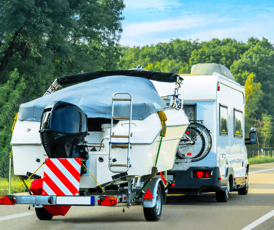 hoe-hard-mag-je-met-een-aanhanger-rijden